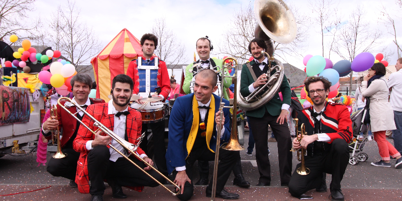 Les Dromaludaires, groupe de musique Fanfare en représentation à Paris - photo de couverture n° 3