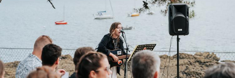 Maïa Pète Une Corde, Chanteur Guitariste en représentation à Ille et Vilaine - photo de couverture n° 5