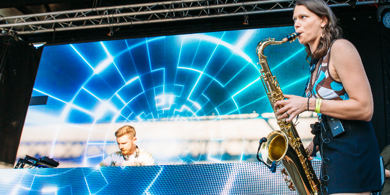 Elisa saxo & Rolla DJ , musicien Saxophoniste en représentation à Paris - photo de couverture n° 1