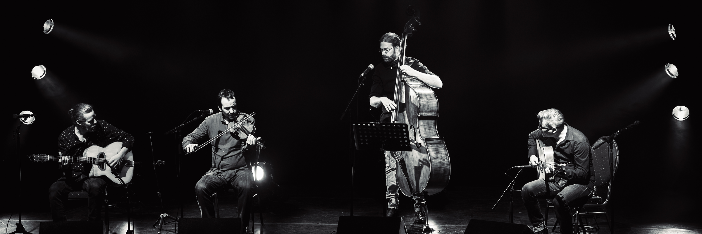 Gitché Manito, groupe de musique Jazz manouche en représentation à Saône et Loire - photo de couverture