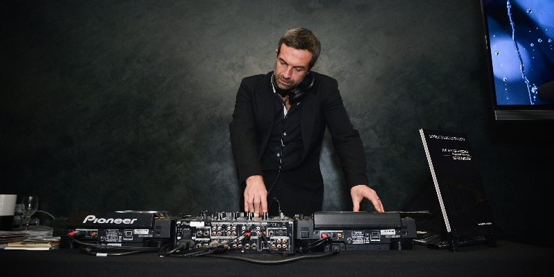 DJ Benua, DJ DJ en représentation à Paris - photo de couverture n° 1