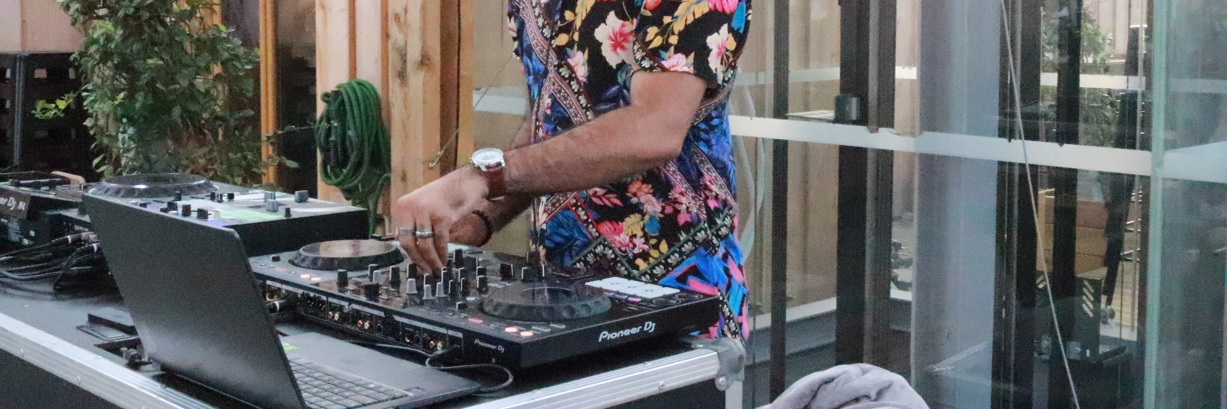 Hafid Renart, DJ DJ en représentation à Paris - photo de couverture n° 3
