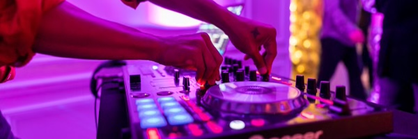 CARRIER THEO, DJ DJ en représentation à Paris - photo de couverture
